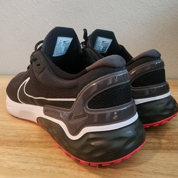 Nike Mens Renew Run 3 Running Shoes Sneakers Lace Up Low Top Black White Size 11